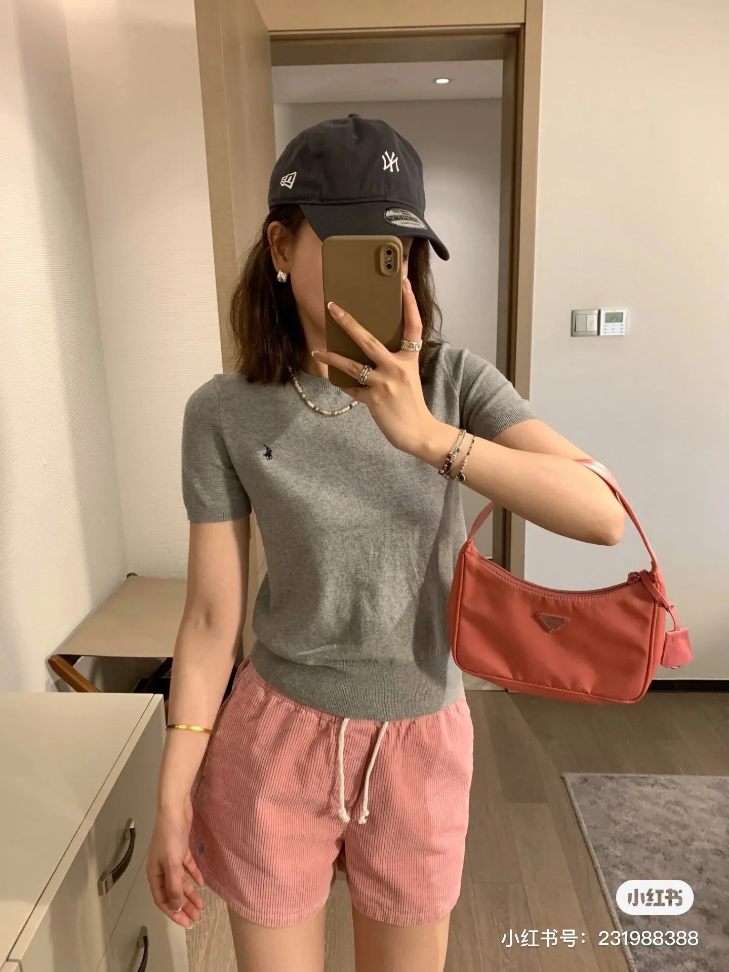 🅿️118 L17 #Ralph Lauren • New round neck embroidered short-sleeved bottoming knitted sweater ✅✅✅ Ready in stock Focus on quality Feel free to compare Evergreen models that will not be removed from the shelves Bosses can rest assured to sell Size: S M L